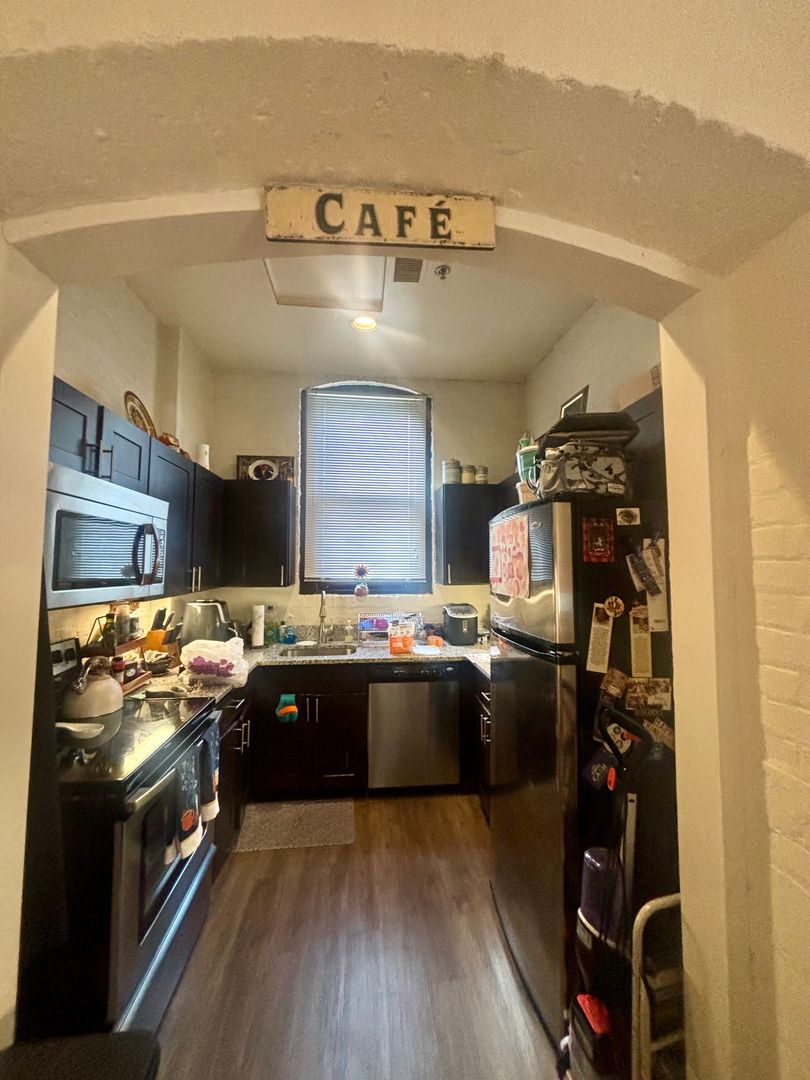 Baltimore Apartment: 121 S Fremont Ave