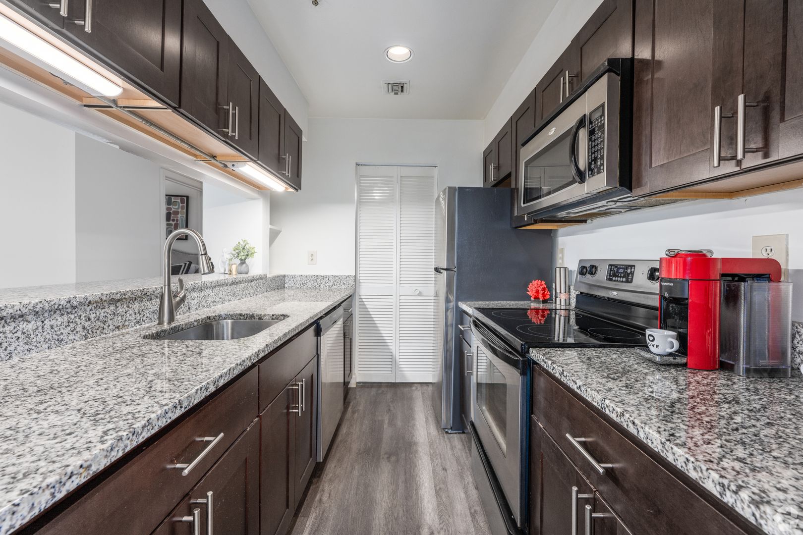 Baltimore Apartment: 121 S Fremont Ave