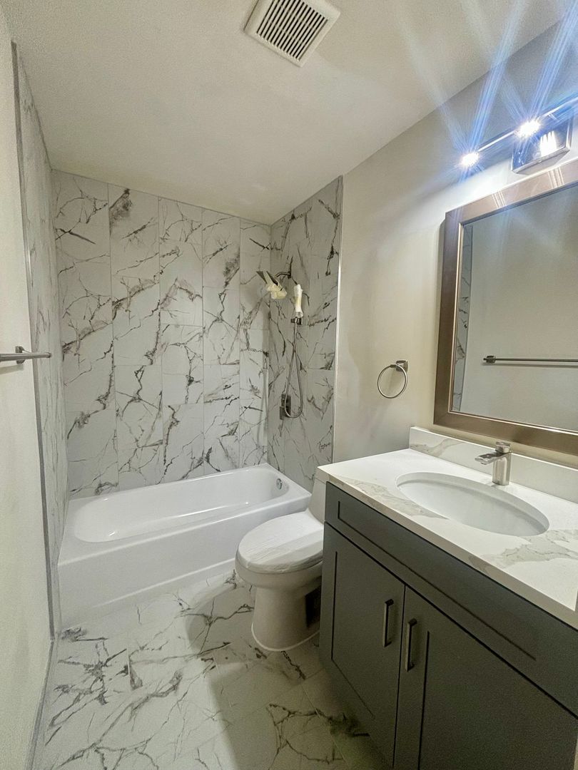 Baltimore Apartment: 121 S Fremont Ave