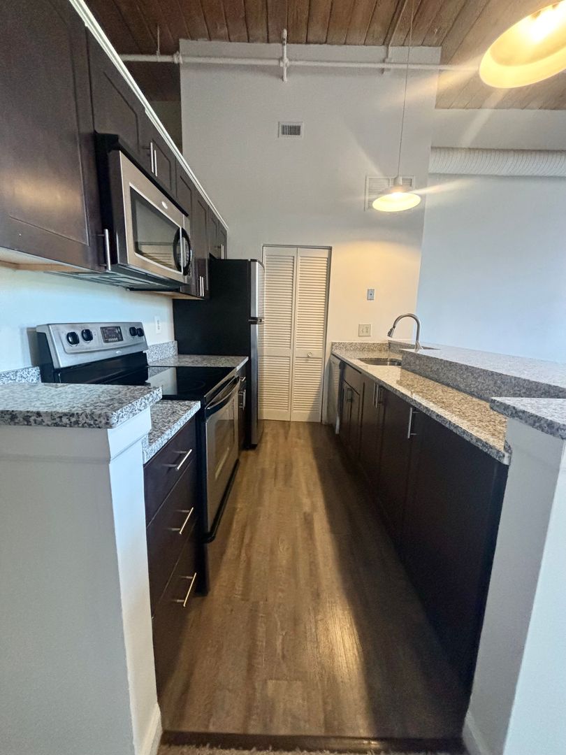 Baltimore Apartment: 121 S Fremont Ave