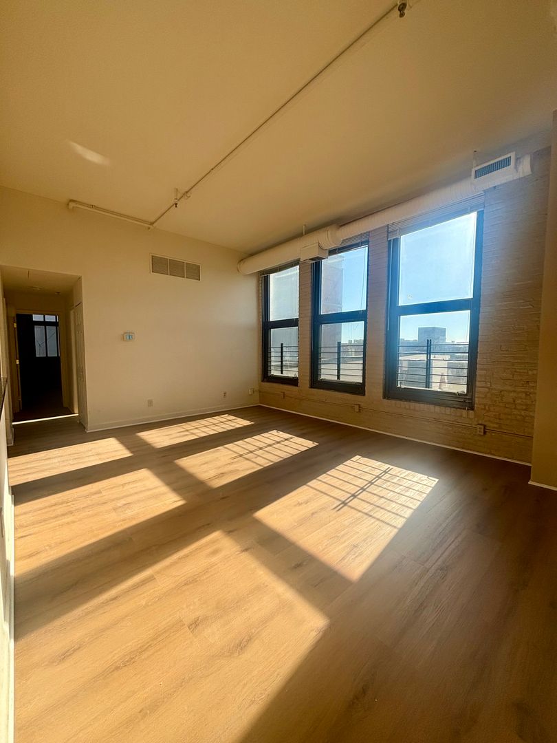 Baltimore Apartment: 121 S Fremont Ave