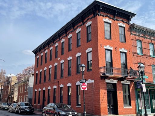 Historic Fells Point - 1-Bedroom, 1-bathroom Apartment – photo 1