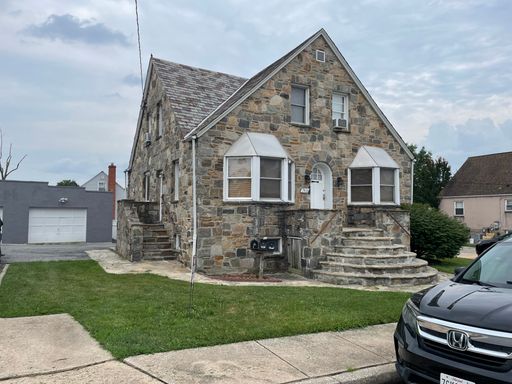 2-Bedroom, 1-Bathroom Home in Parkville – photo 1