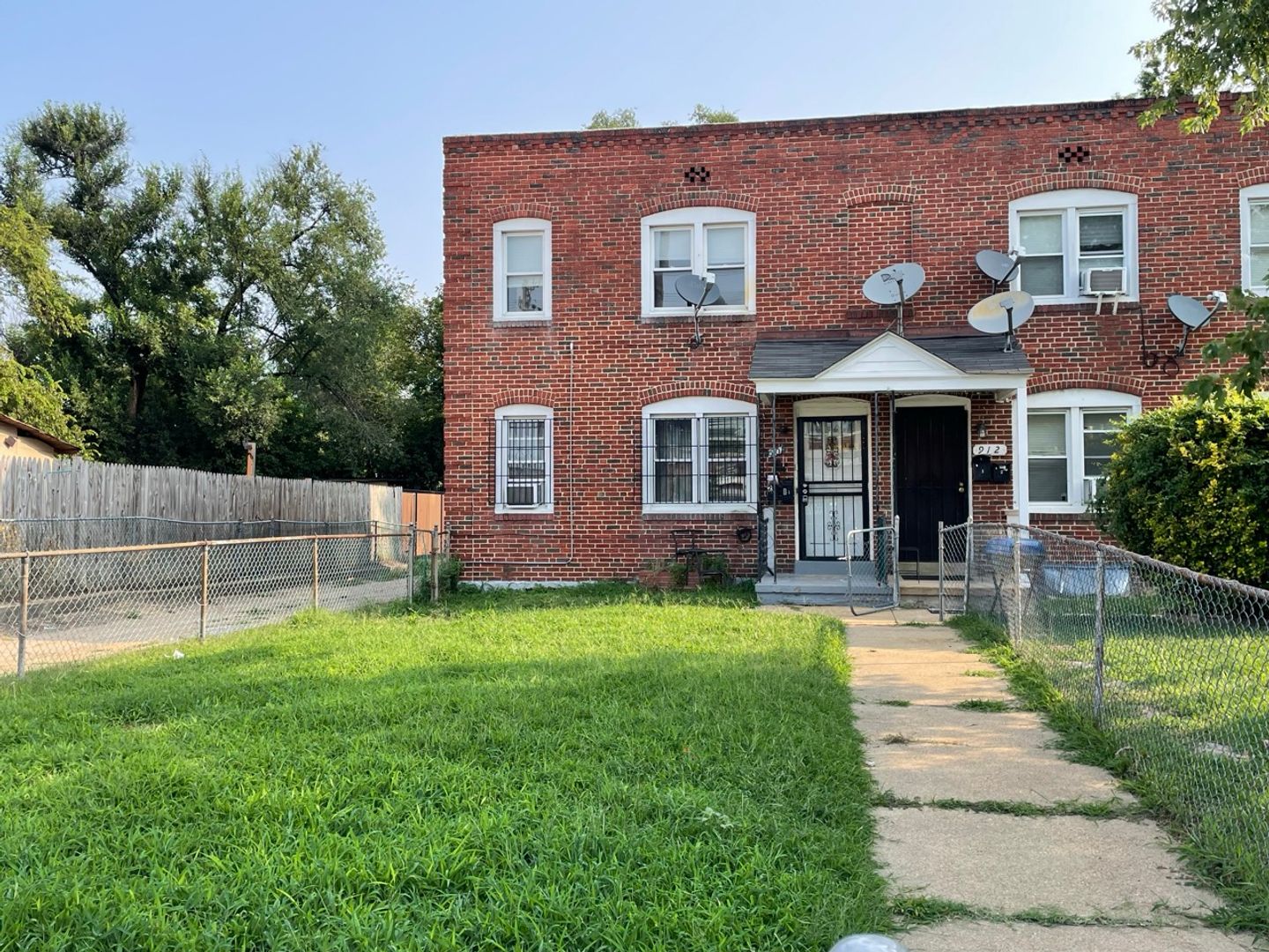 Baltimore Apartment: 910 E Patapsco Ave