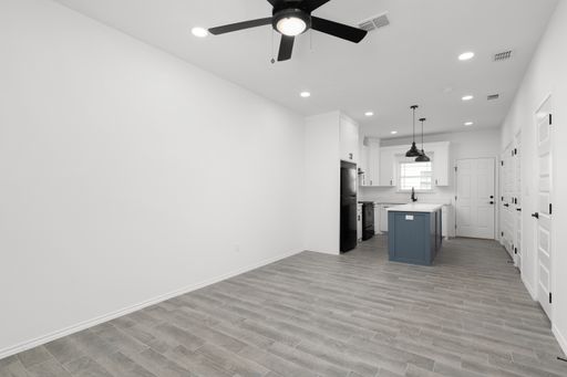 LUXURY TOWNHOMES-405 Lion's Villa-2Bed/1.5Bath