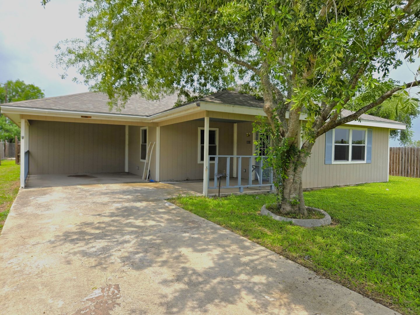 Mercedes House: 3818 Waterfall St