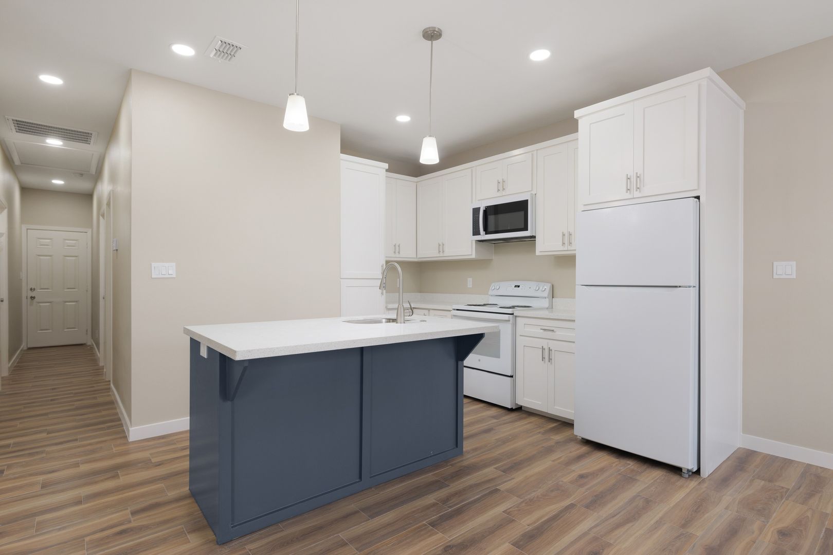 La Feria Apartment: 2429 Summit Rd