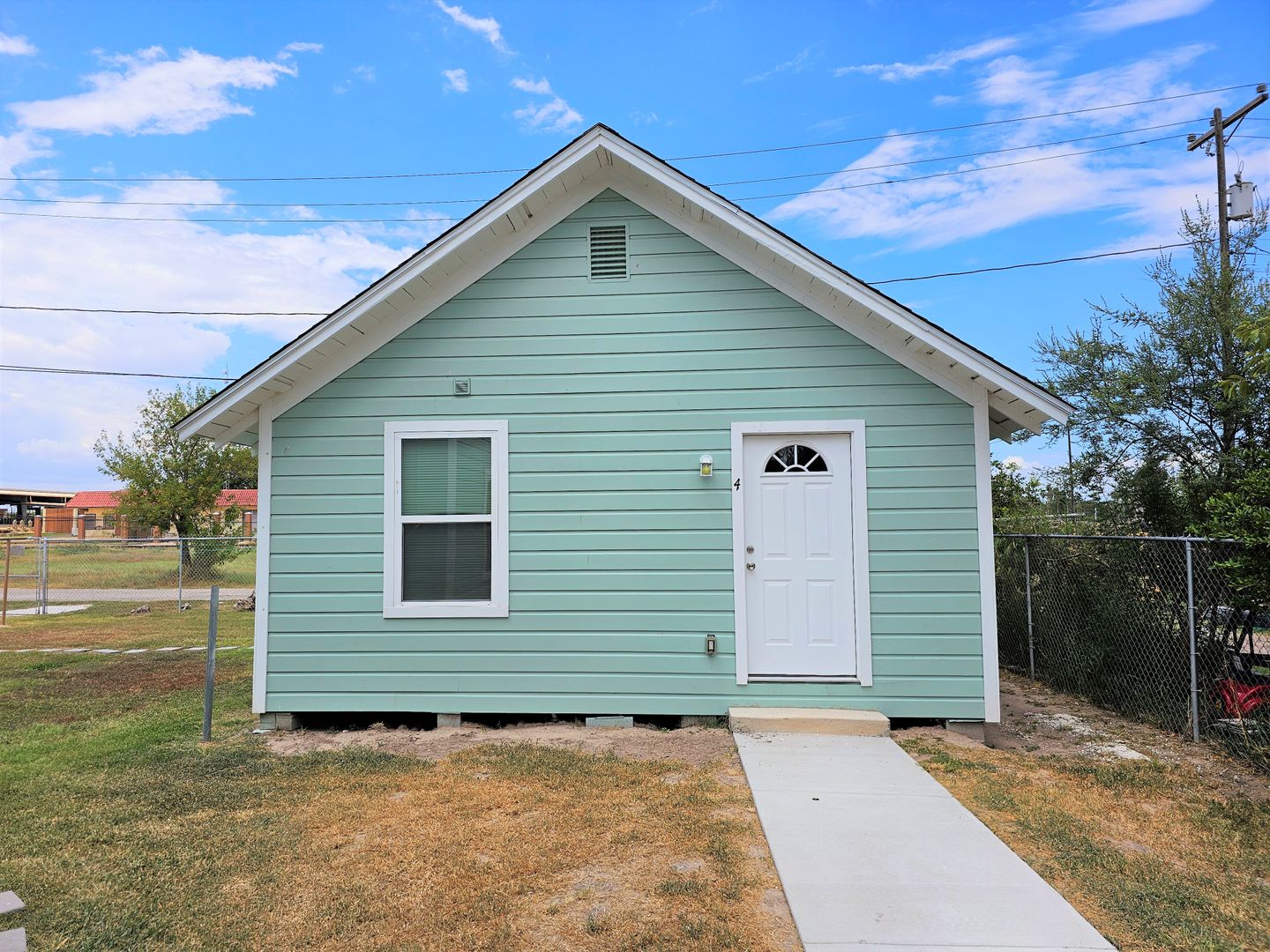 Harlingen Apartment: 409 E. Madison Ave.