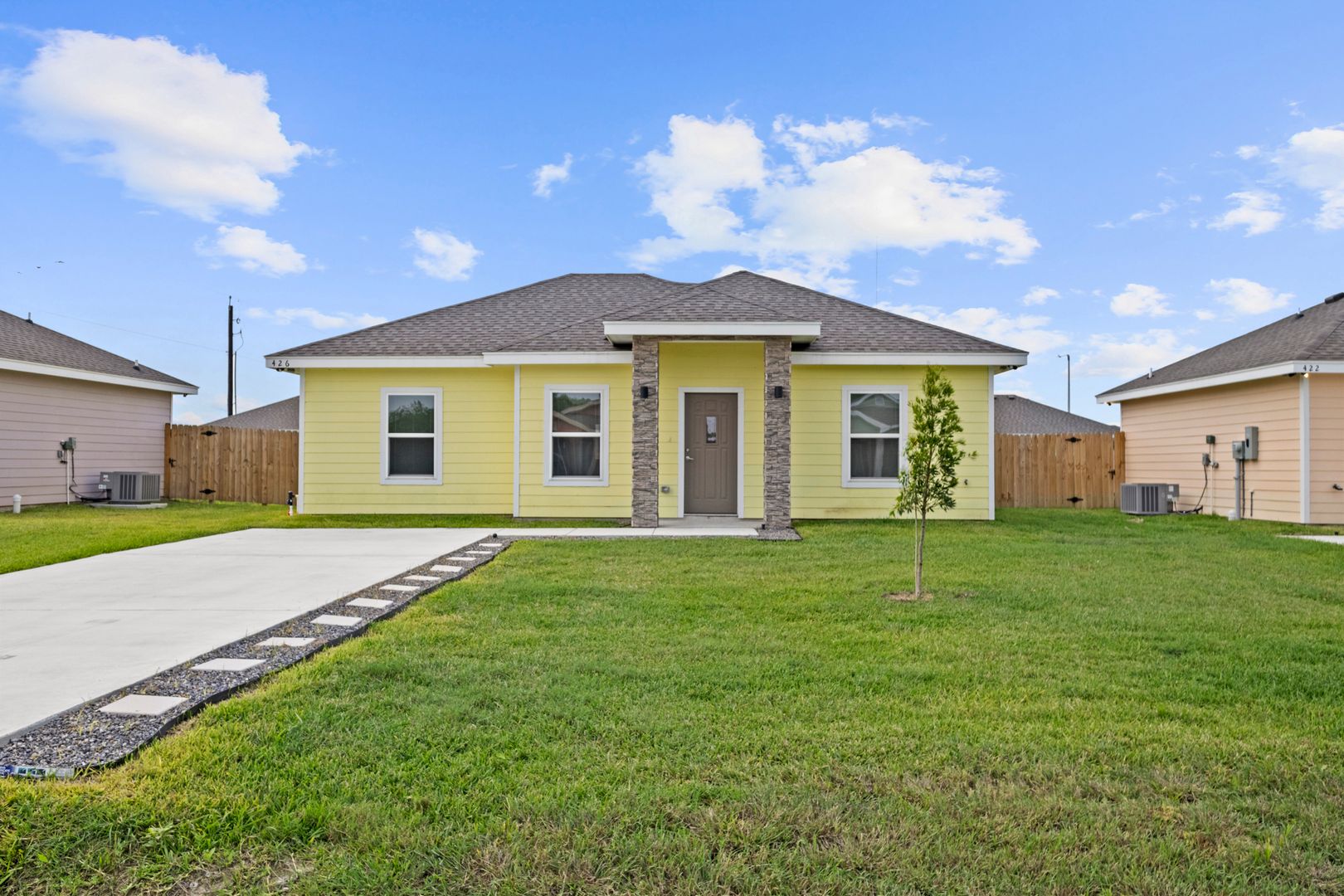 La Feria House: 426 Arroyo Lane