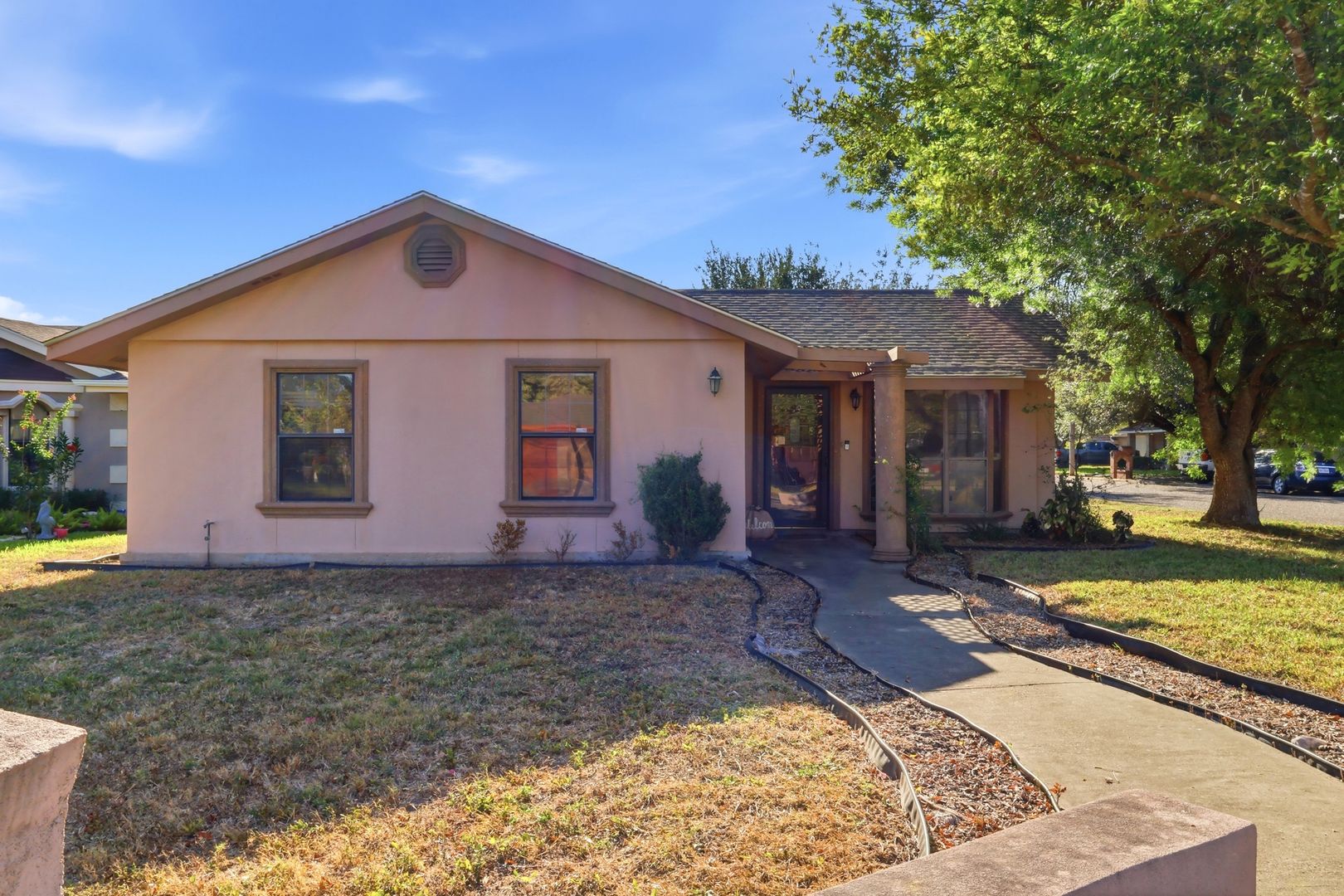 Brownsville House: 126 La Silla Dr