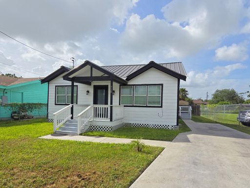 Beautifully Remodeled 3BD/2BTH Home on a Large Lot! - MOVE IN SPECIAL – photo 1