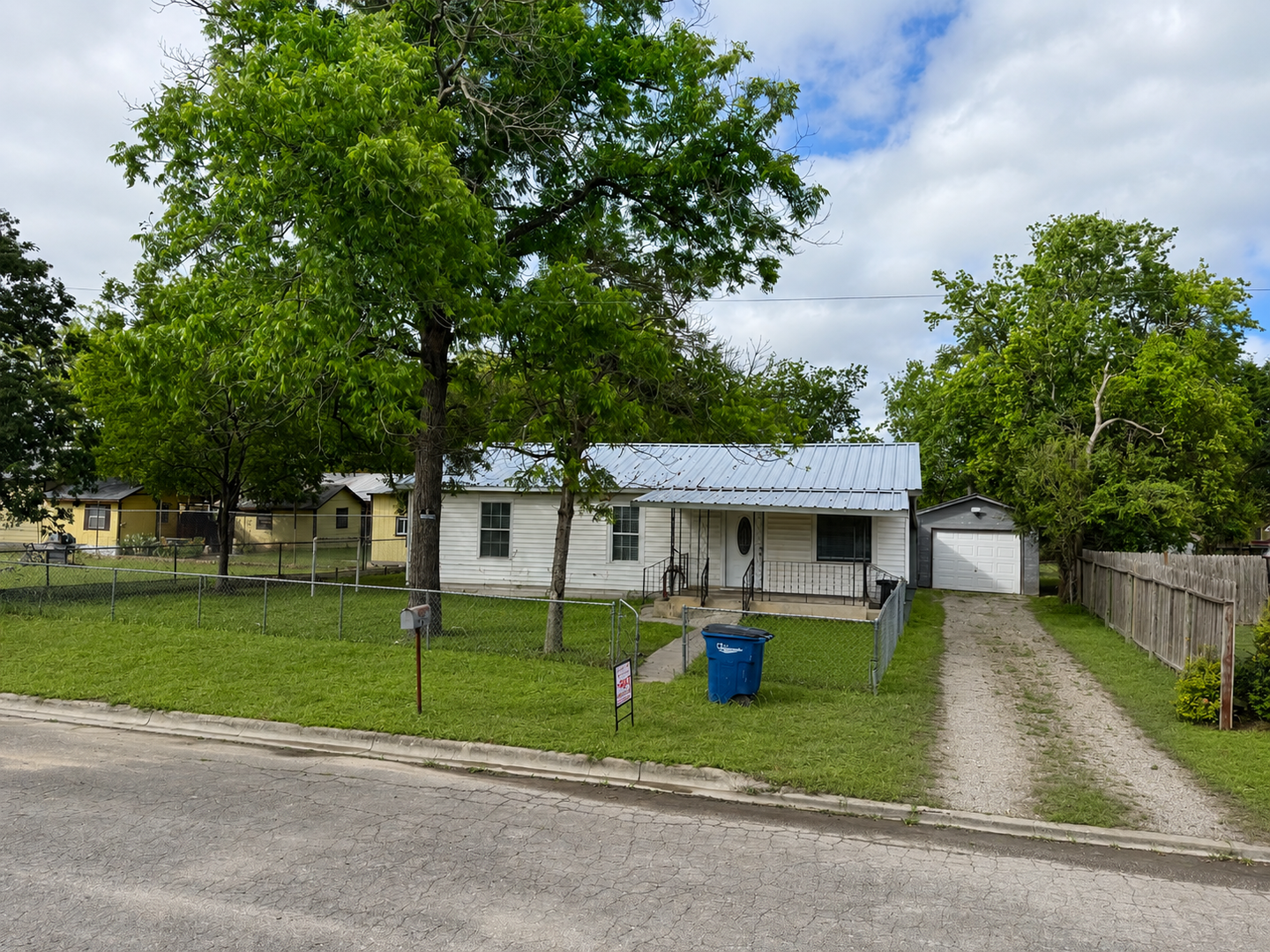 NEW BRAUNFELS House: 784 SAMUELS