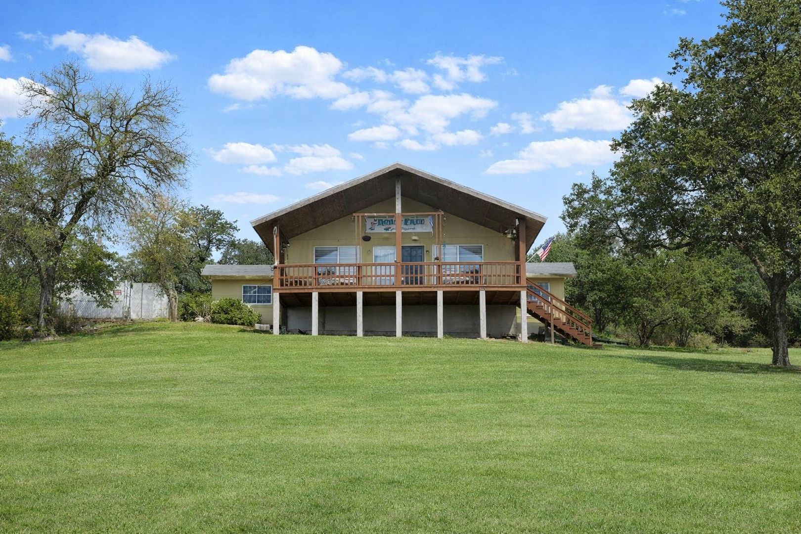 CANYON LAKE House: 1800 CHARTER OAK DR