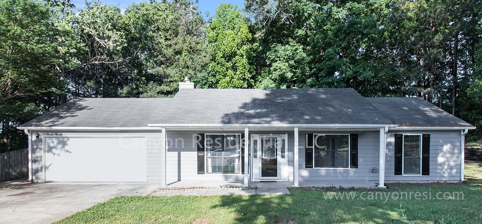 Stockbridge House: 950 Sideline Court