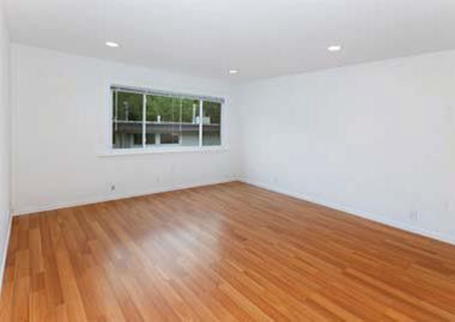 Mill Valley Apartment: 300 Poplar St.