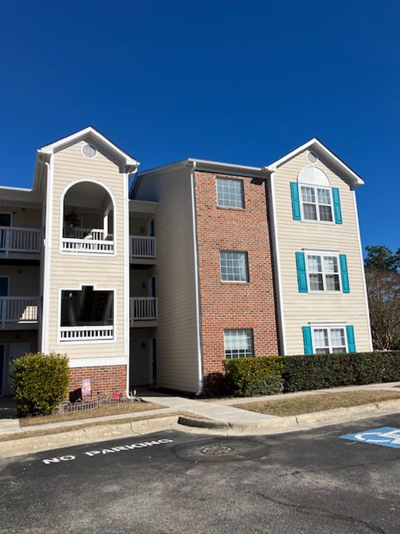 Wilmington Apartment: 715 Clearwater Court, Unit L