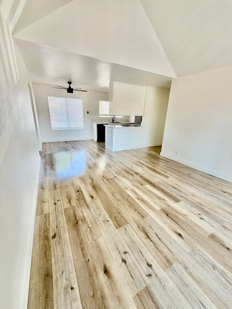 San Diego Apartment: 2005 -2055 Avenida Del Mexico