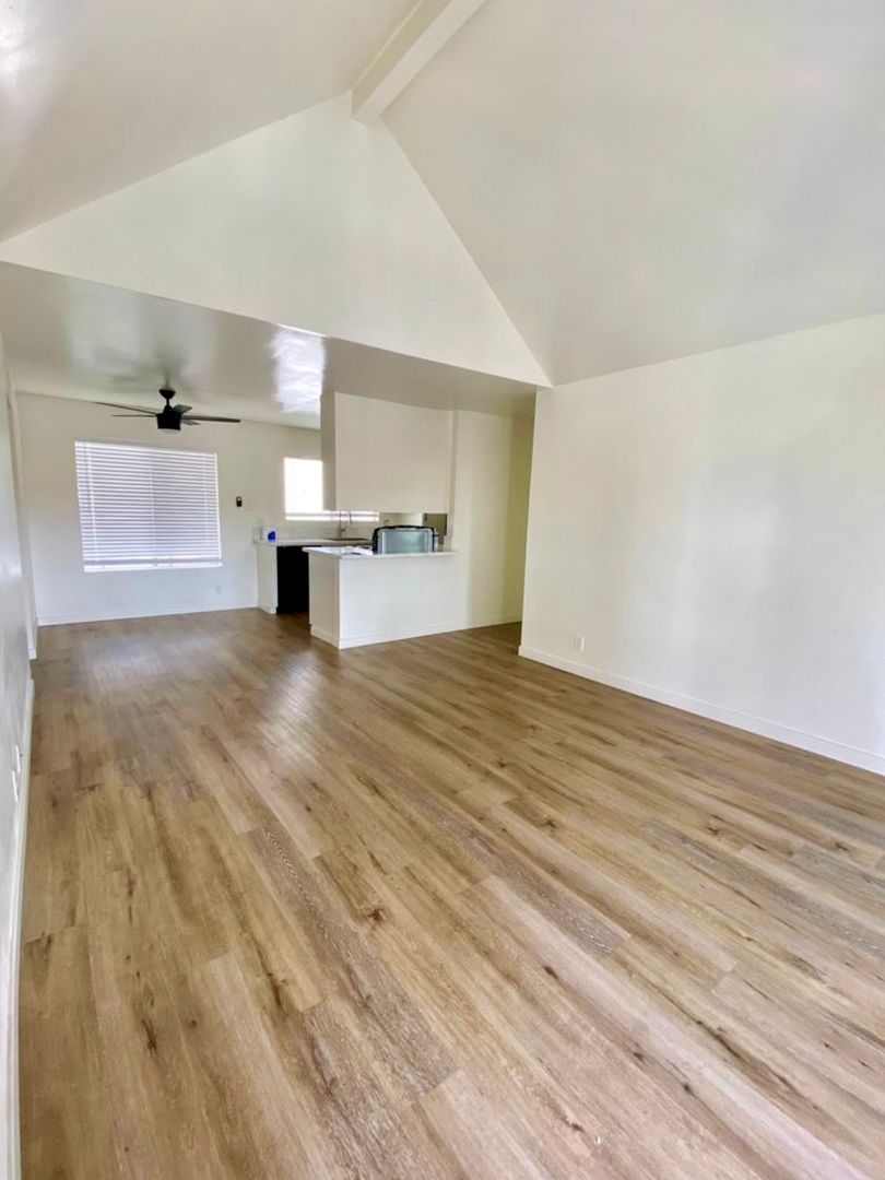 San Diego Apartment: 2005 -2055 Avenida Del Mexico