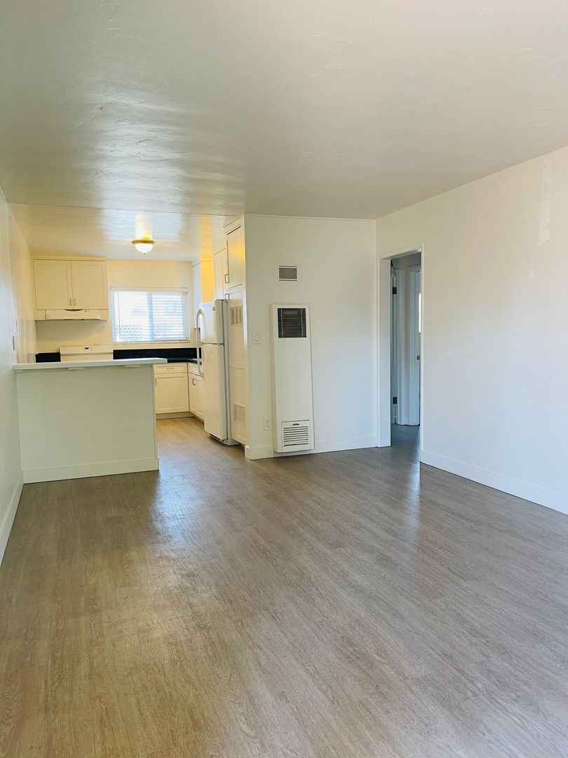San Diego Apartment: 4323 Mission Bay Dr