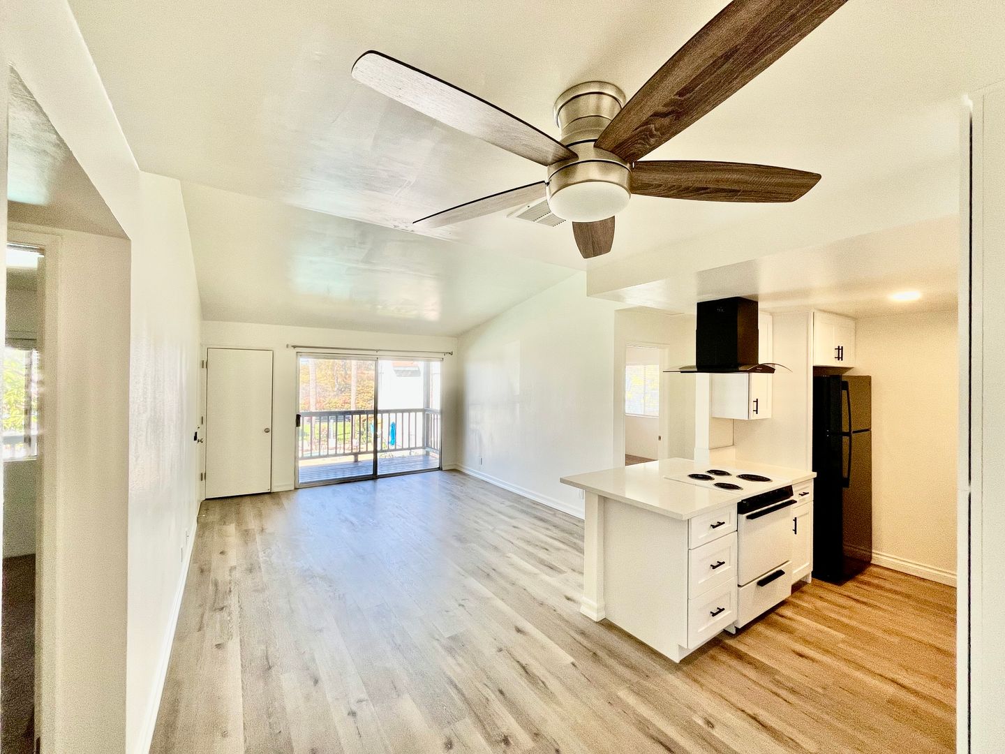 San Diego Apartment: 2005 -2055 Avenida Del Mexico