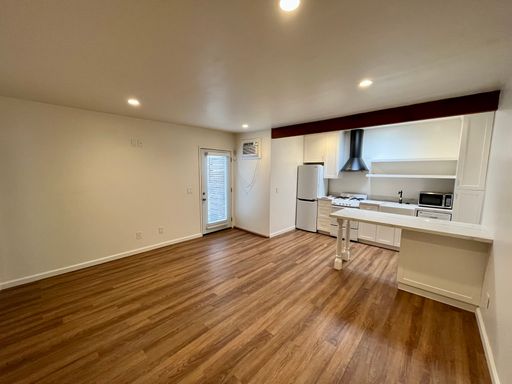 Modern North Park 1-Bedroom with Garage – photo 1