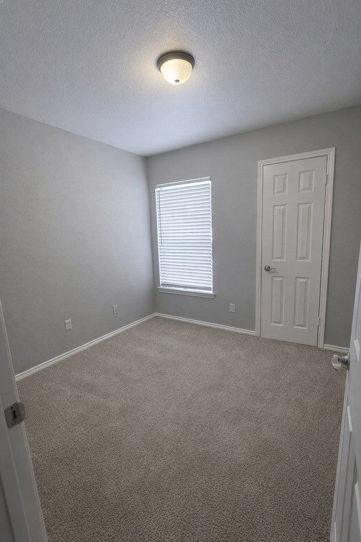 Denton Apartment: 1610 E. McKinney St,