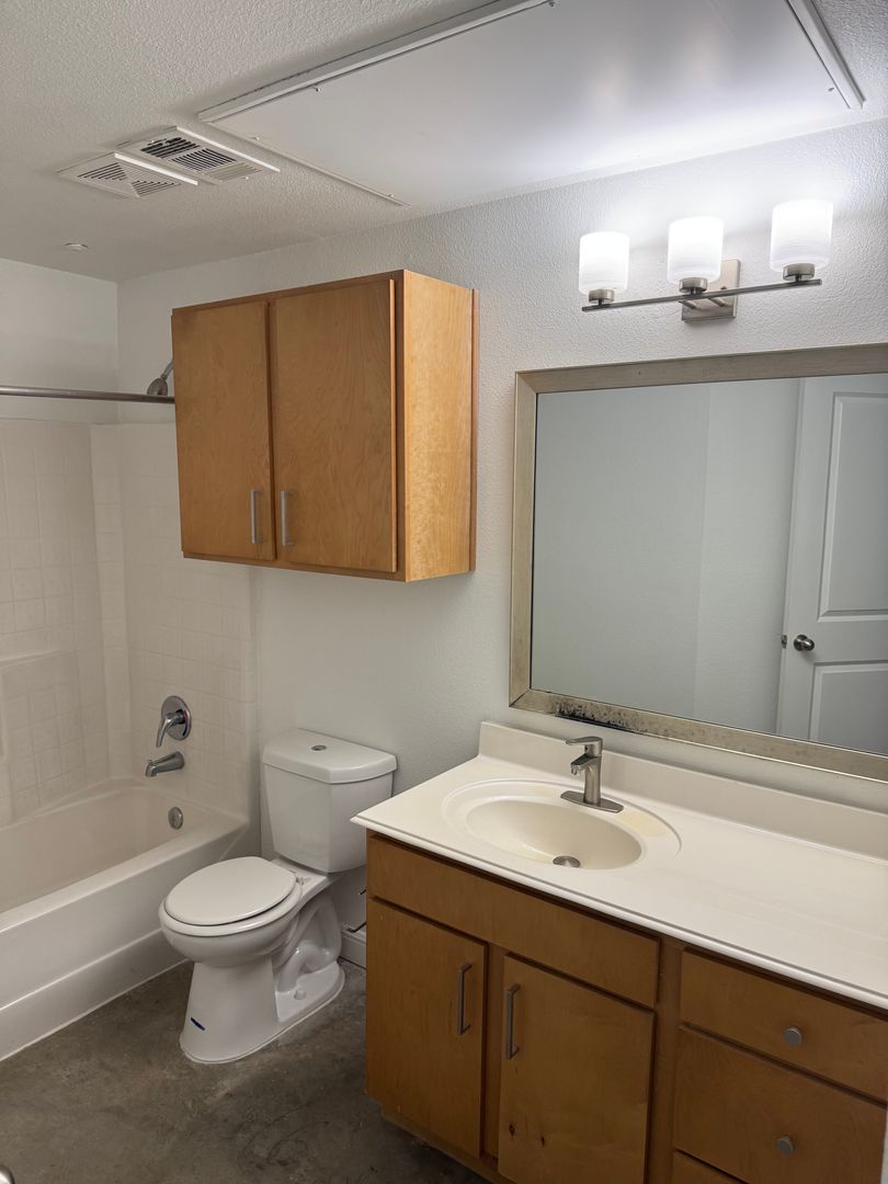 Denton Apartment: 315 S. Locust St,