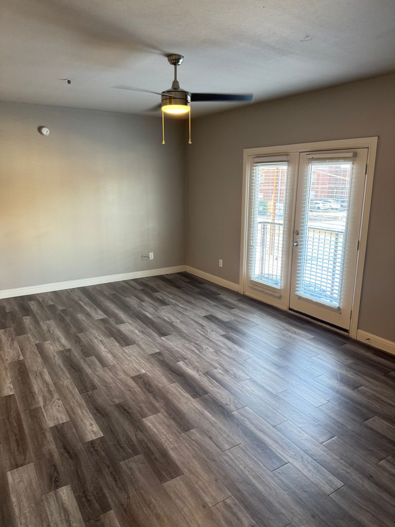 Denton Apartment: 315 S. Locust St,