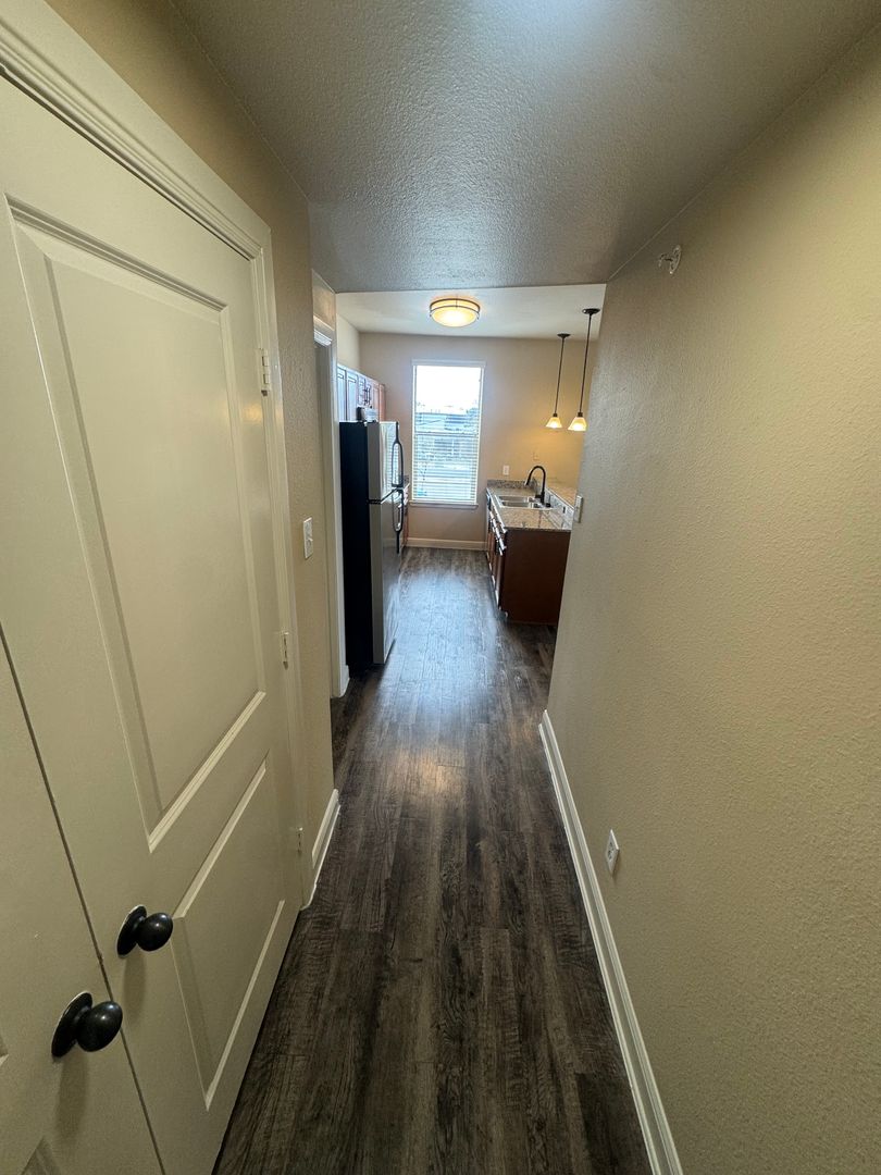 Denton Apartment: 315 S. Locust St,