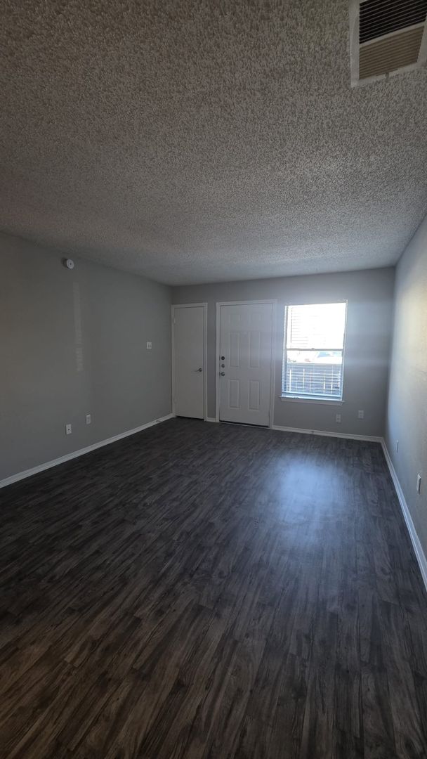 Denton Apartment: 1610 E. McKinney St,