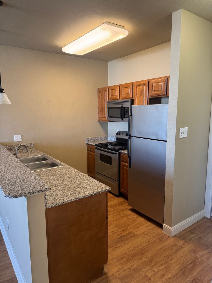 Denton Apartment: 315 S. Locust St,