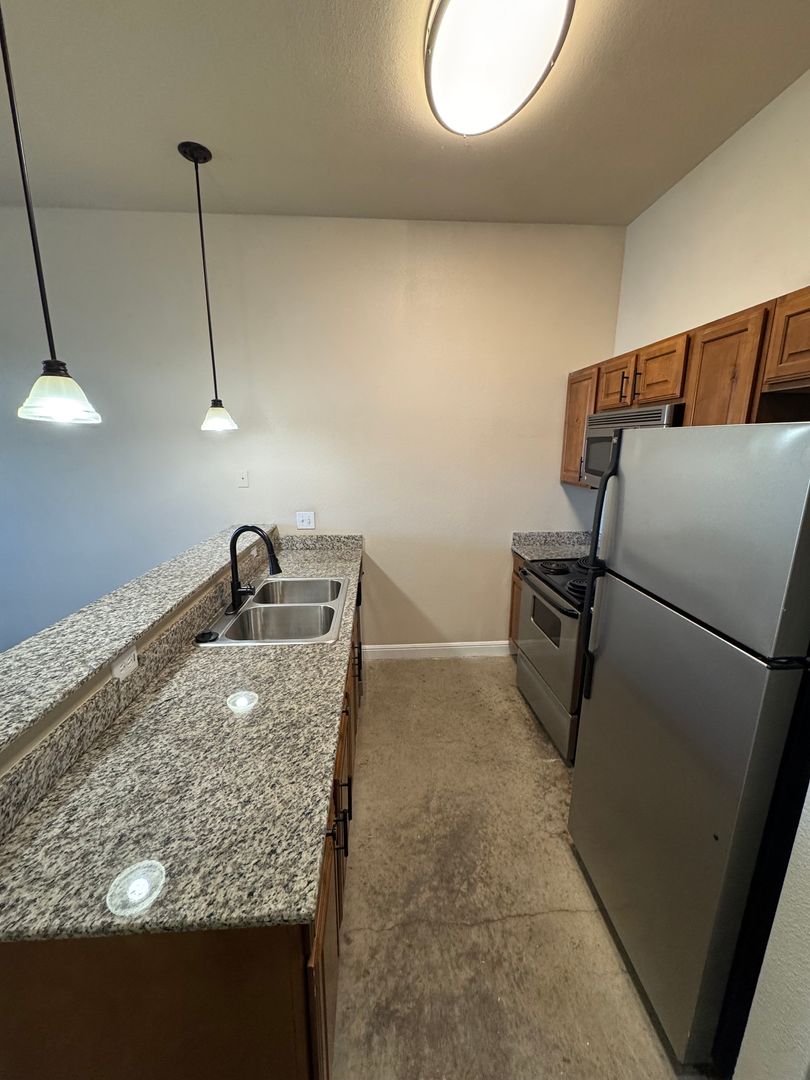 Denton Apartment: 315 S. Locust St,
