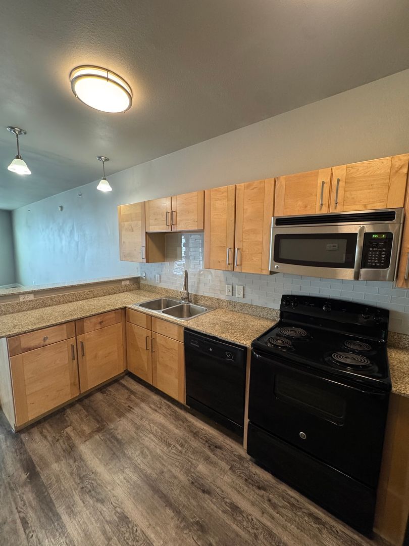 Denton Apartment: 315 S. Locust St,