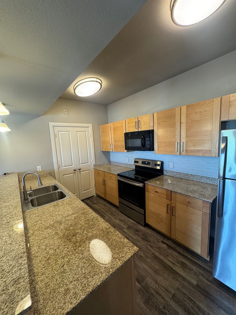 Denton Apartment: 315 S. Locust St,