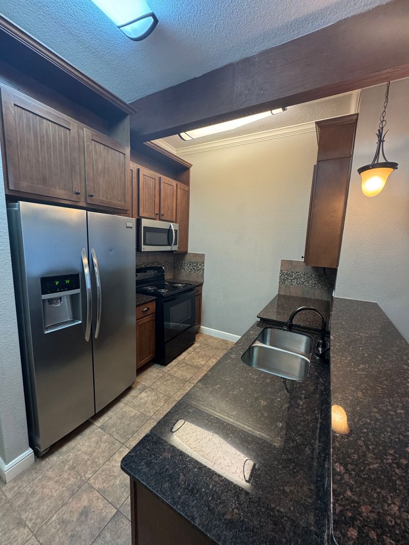 Denton Apartment: 315 S. Locust St,