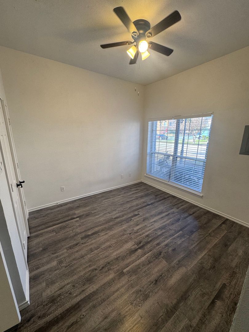 Denton Apartment: 315 S. Locust St,