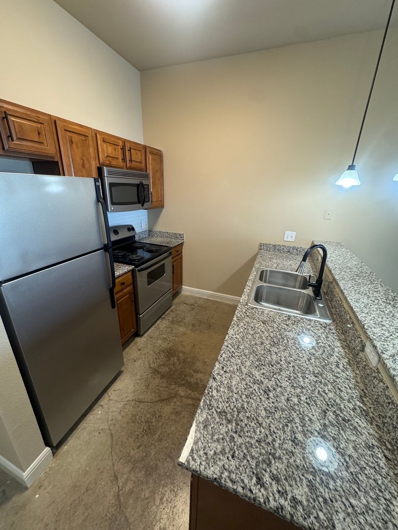 Denton Apartment: 315 S. Locust St,