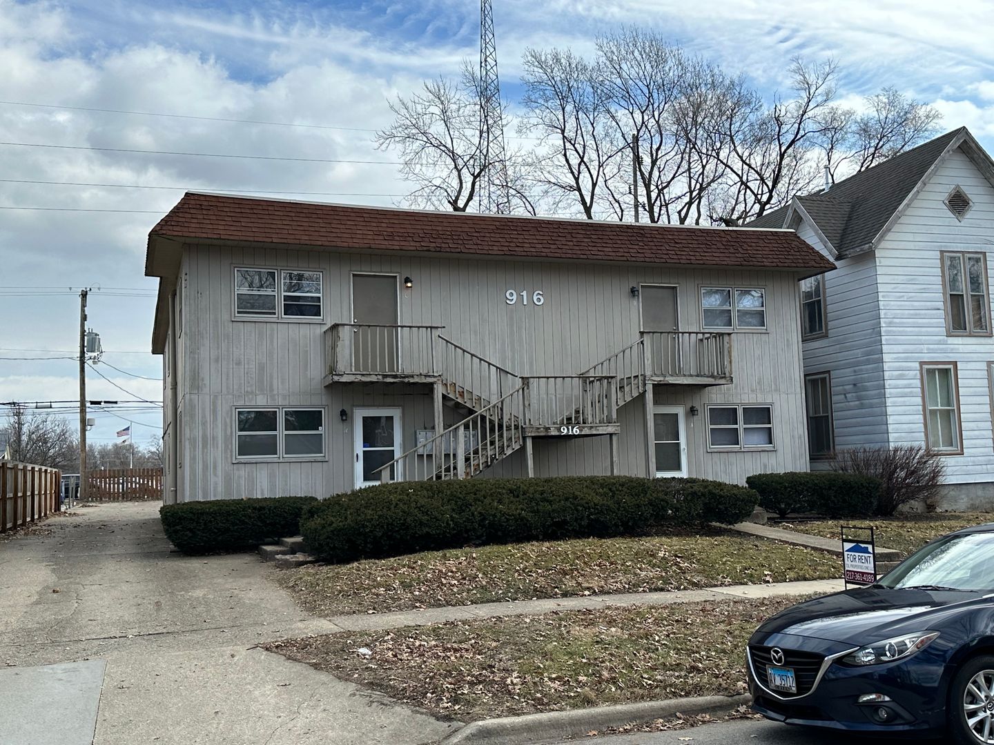 Springfield Apartment: 916 S. 8th