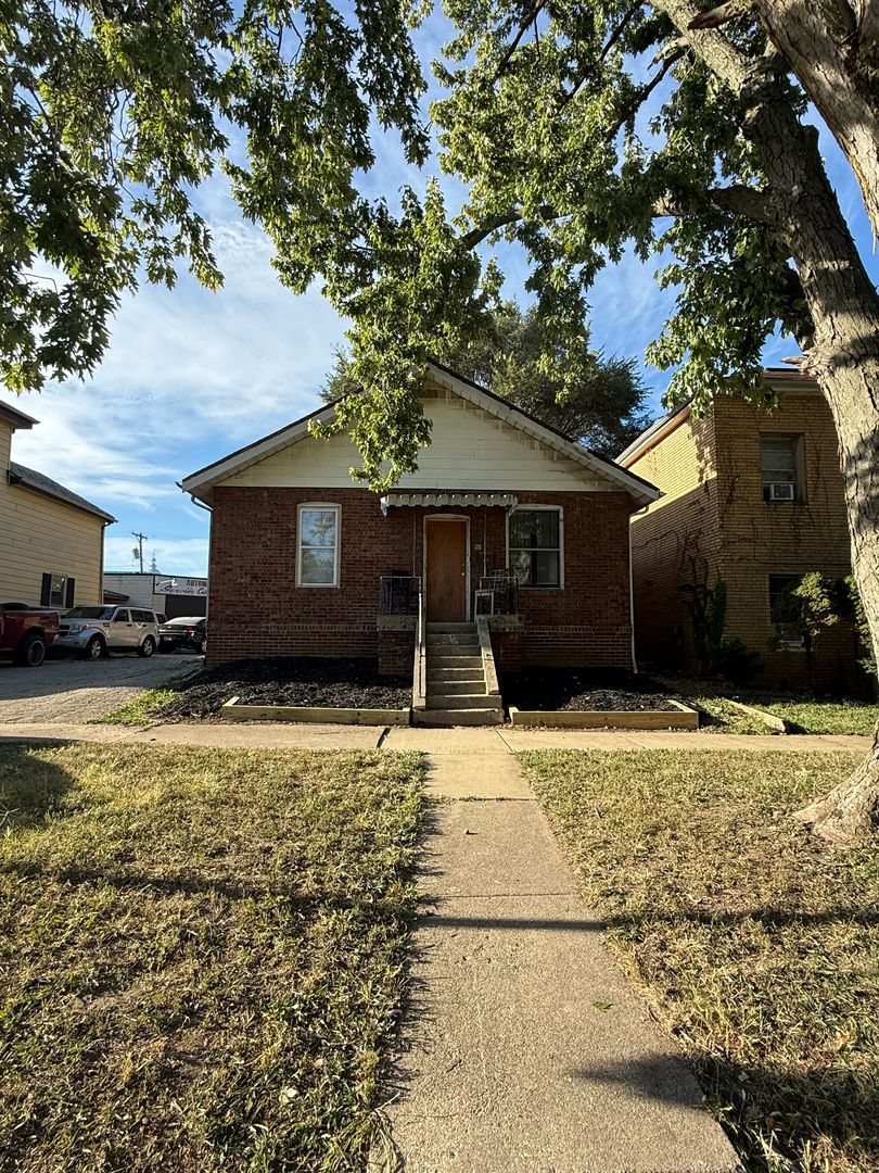 Springfield Apartment: 328 W. Mason Street