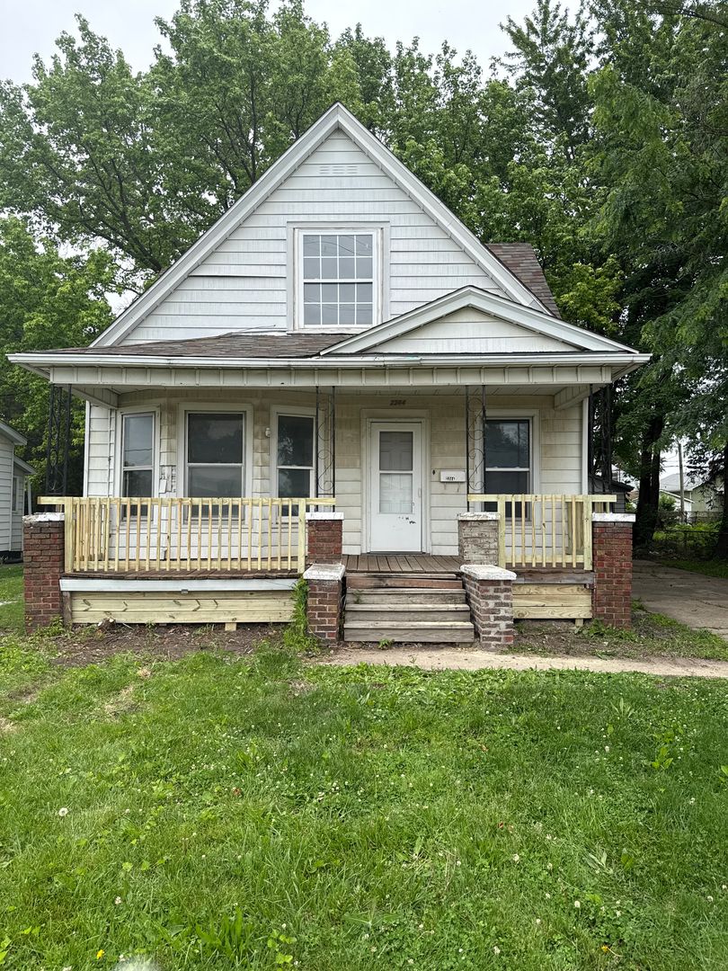 Springfield House: 2344 N. Peoria Road