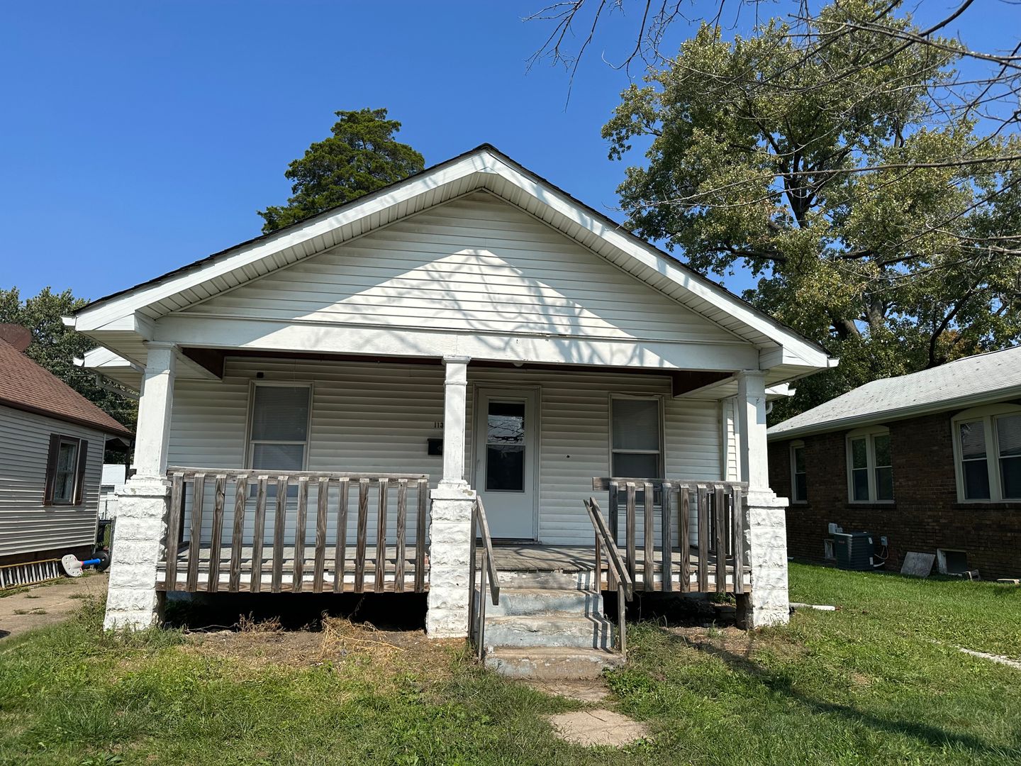 Springfield House: 1135 W Elliott Avenue