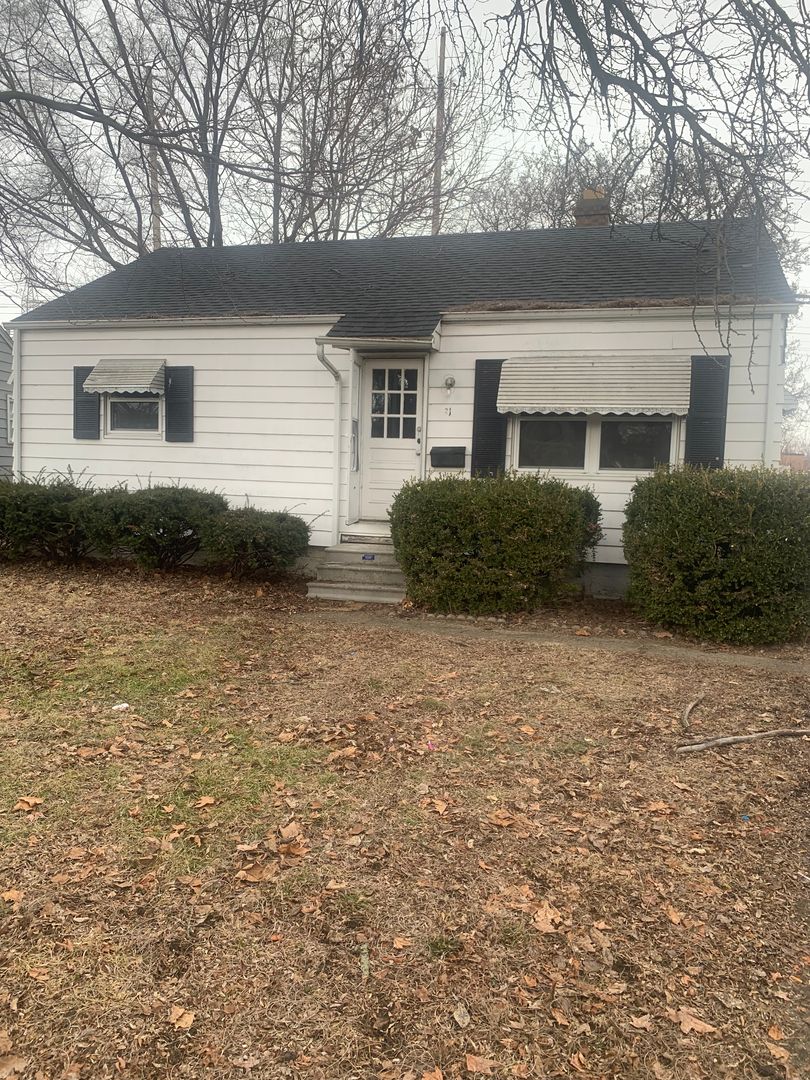 Springfield House: 21 Ruth Ct.