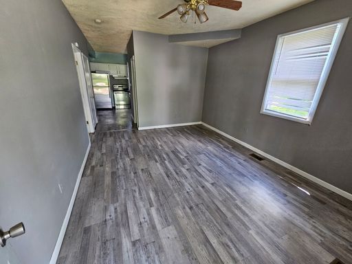 Charming, spacious 4 BR/2 BA home move-in ready! – photo 1