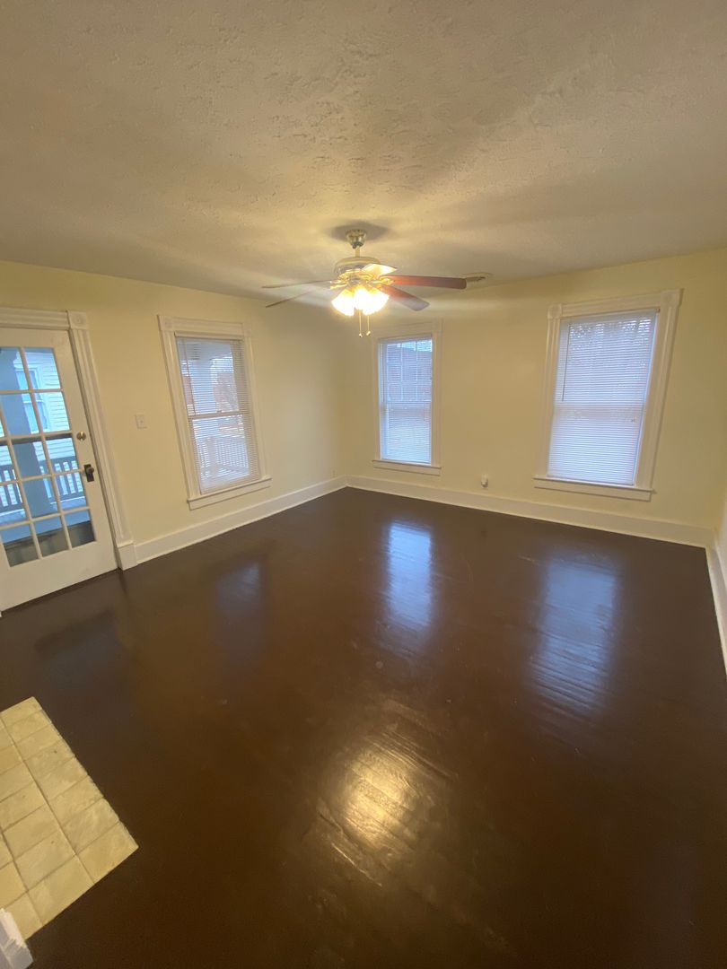 Springfield Apartment: 614 S. 8th St