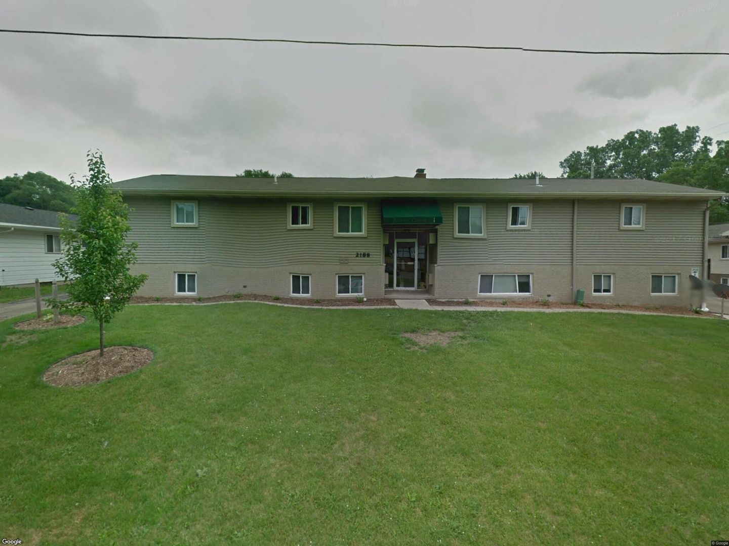 Holt Apartment: 2188 Meadowlawn Dr
