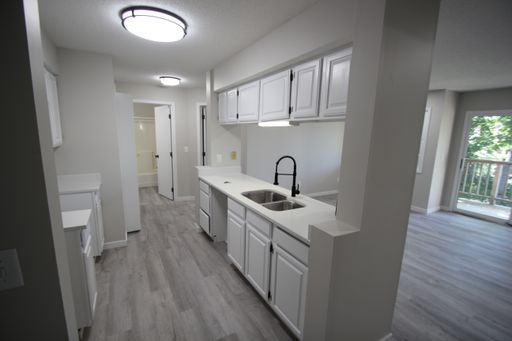 Updated 2 bed/2 bath Beaverdale Apartment – photo 1