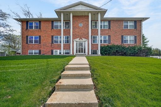 Beautifully Remodeled 2BR Apartment on Hickman Rd | Bright & Spacious in Merle Hay – photo 1