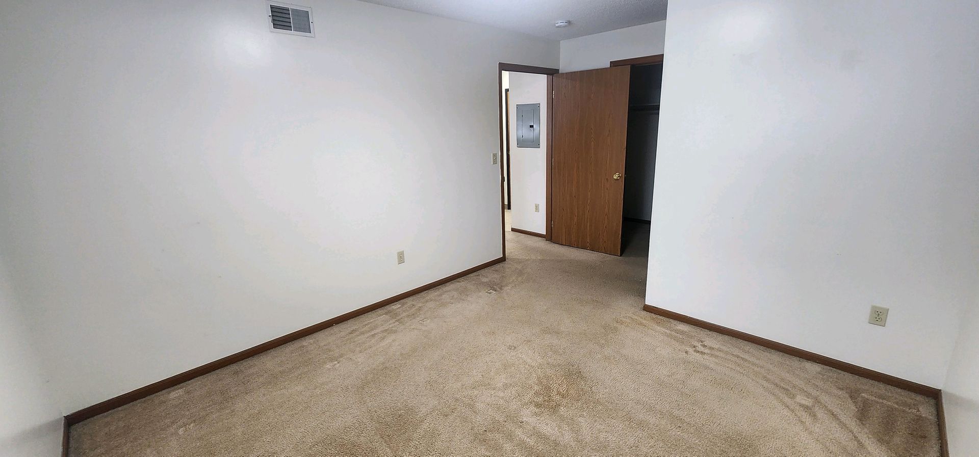 4534 Douglas Avenue, Des Moines, IA 50310