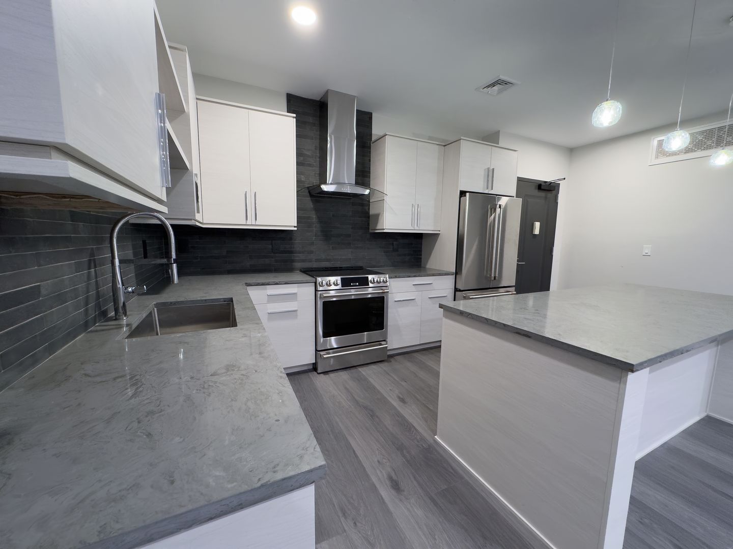 Mineola Apartment: 101 Searing Ave