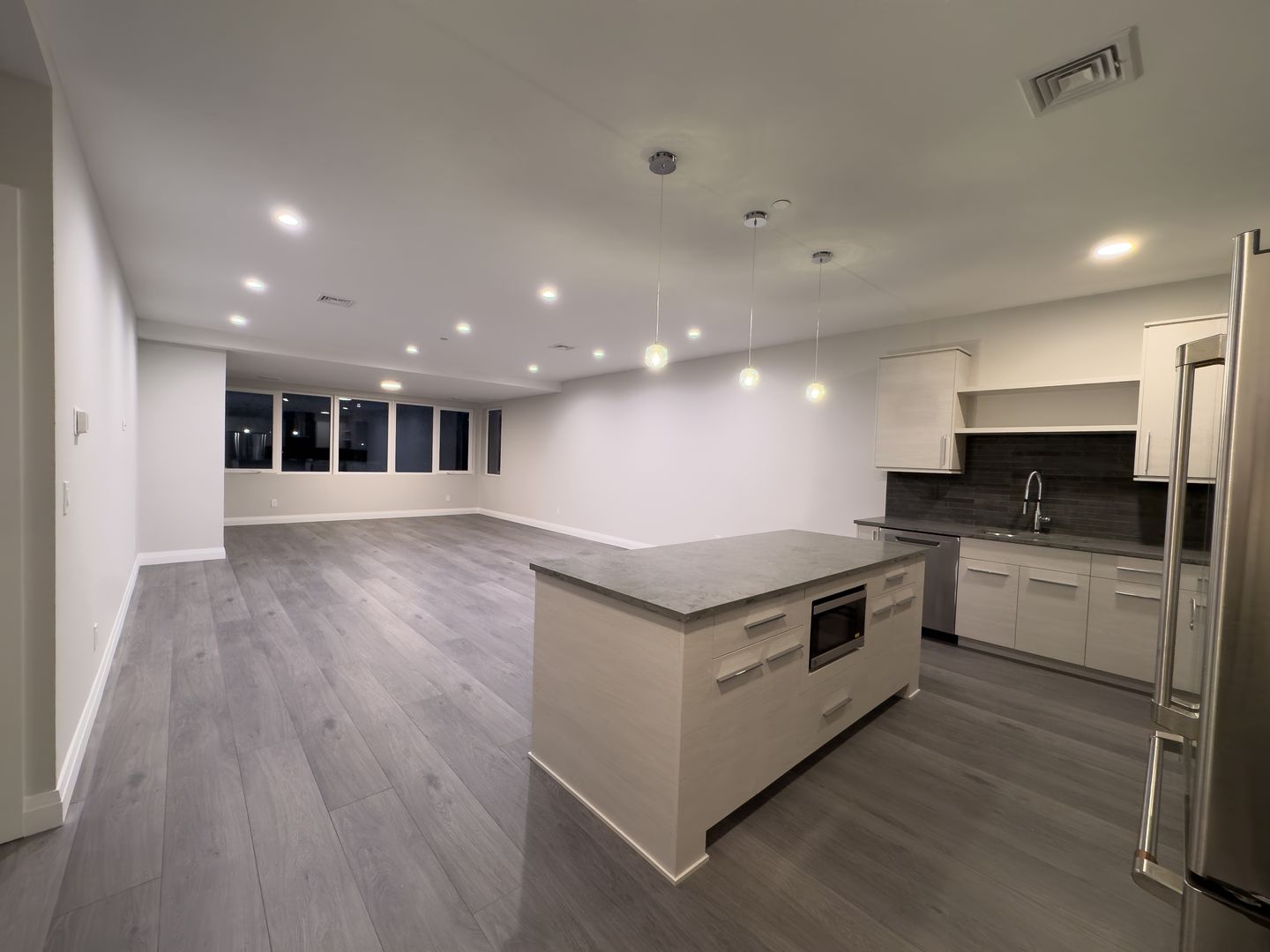 Mineola Apartment: 101 Searing Ave